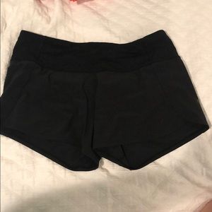 black lululemon shorts